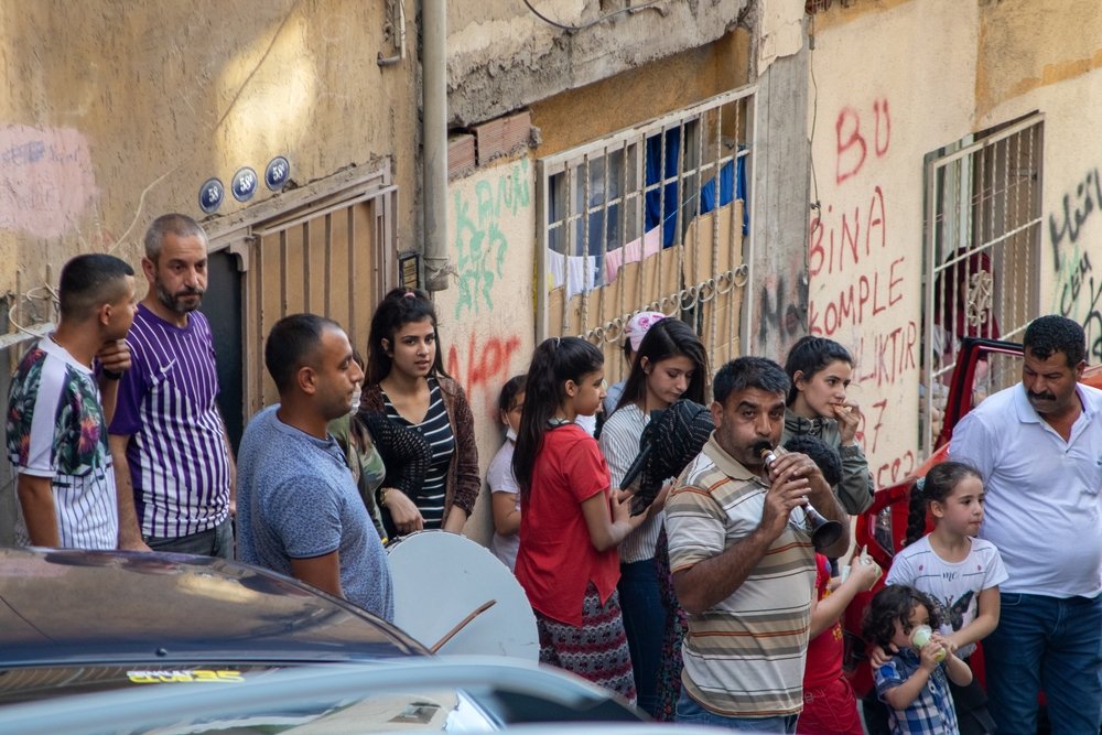 Roma people celebrate a traditional wedding ceremony in their neighborhood in Izmir, western Türkiye, Sept. 6, 2020. (Shutterstock Photo)