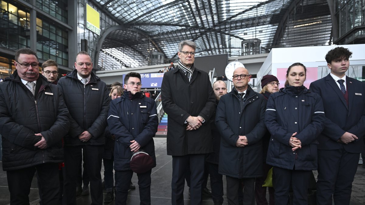 Railway workers commemorate conductor Serkan C. at the Berlin Hauptbahnhof, Feb. 4, 2026. (AA Photo)