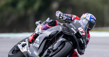 Prima Pramac Yamaha MotoGP team's Turkish MotoGP rider Toprak Razgatlıoğlu steers his bike during the first day of the 2026 MotoGP pre-season test at the Sepang International Circuit, Sepang, Malaysia, Feb. 3, 2026. (AFP Photo)