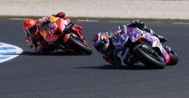 Pramac Racing's Jorge Martin and Repsol Honda Team's Marc Marquez in action during the MotoGP race, Phillip Island, Australia, Oct. 16, 2022. (Reuters Photo)