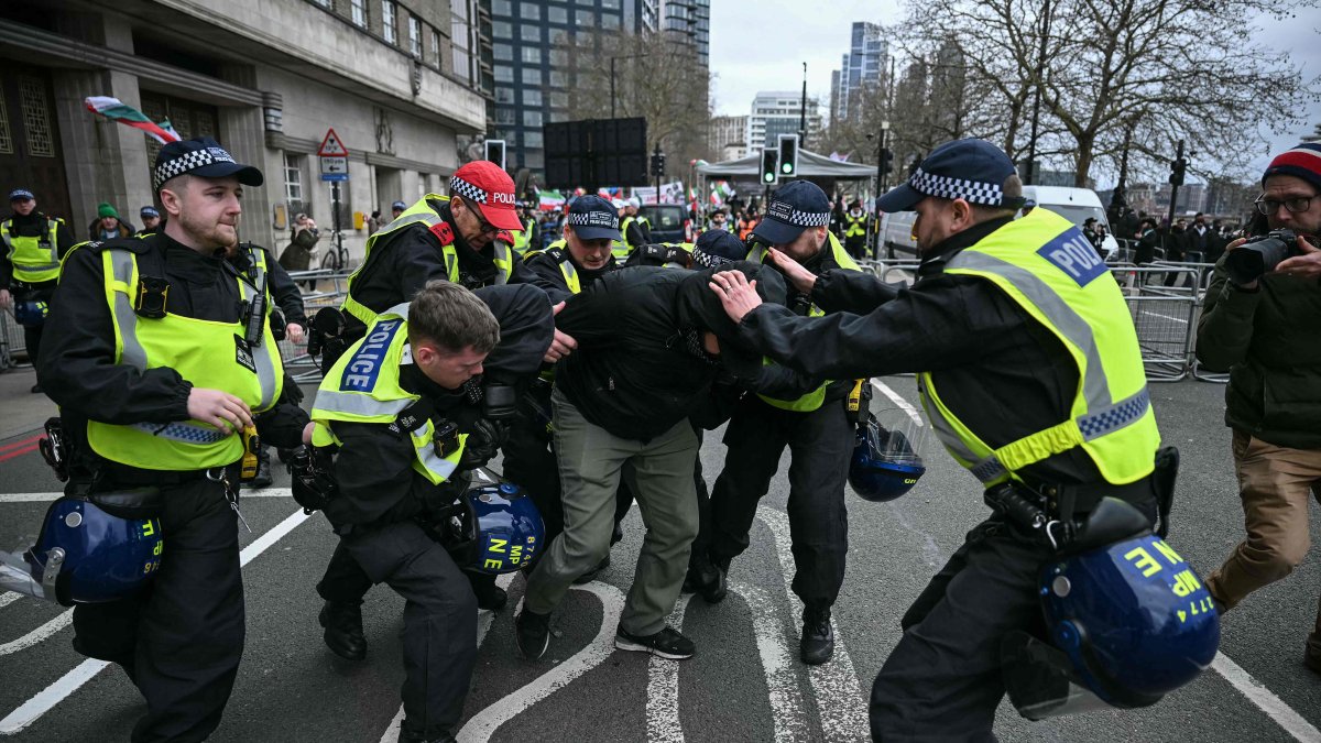 Police arrest a protester (C-in black) for not removing a face covering during an annual protest held by pro-Palestinian group Al-Quds, central London, U.K., March 15, 2026. (AFP Photo)