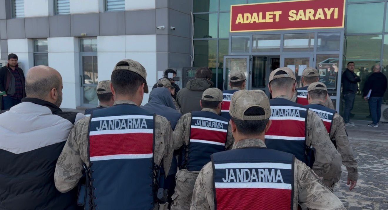 Gendarmerie officers escort detained suspects to the courthouse in Tunceli, April 16, 2026. (DHA Photo)