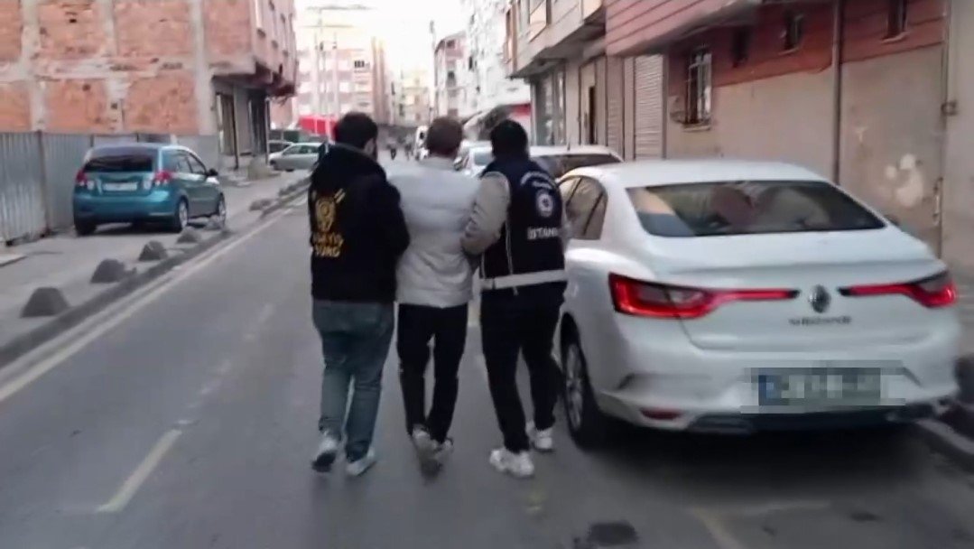 Police detain suspects in an operation over forged residence permits, Istanbul, Türkiye, April 4, 2026. (IHA Photo) 