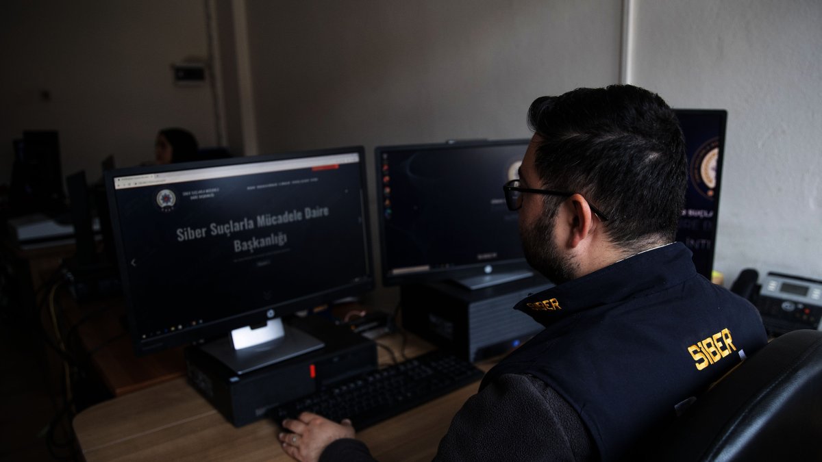 An officer from the police department’s cybercrime unit works to prevent digital fraud, Tunceli, Türkiye, April 8, 2026. (AA Photo)