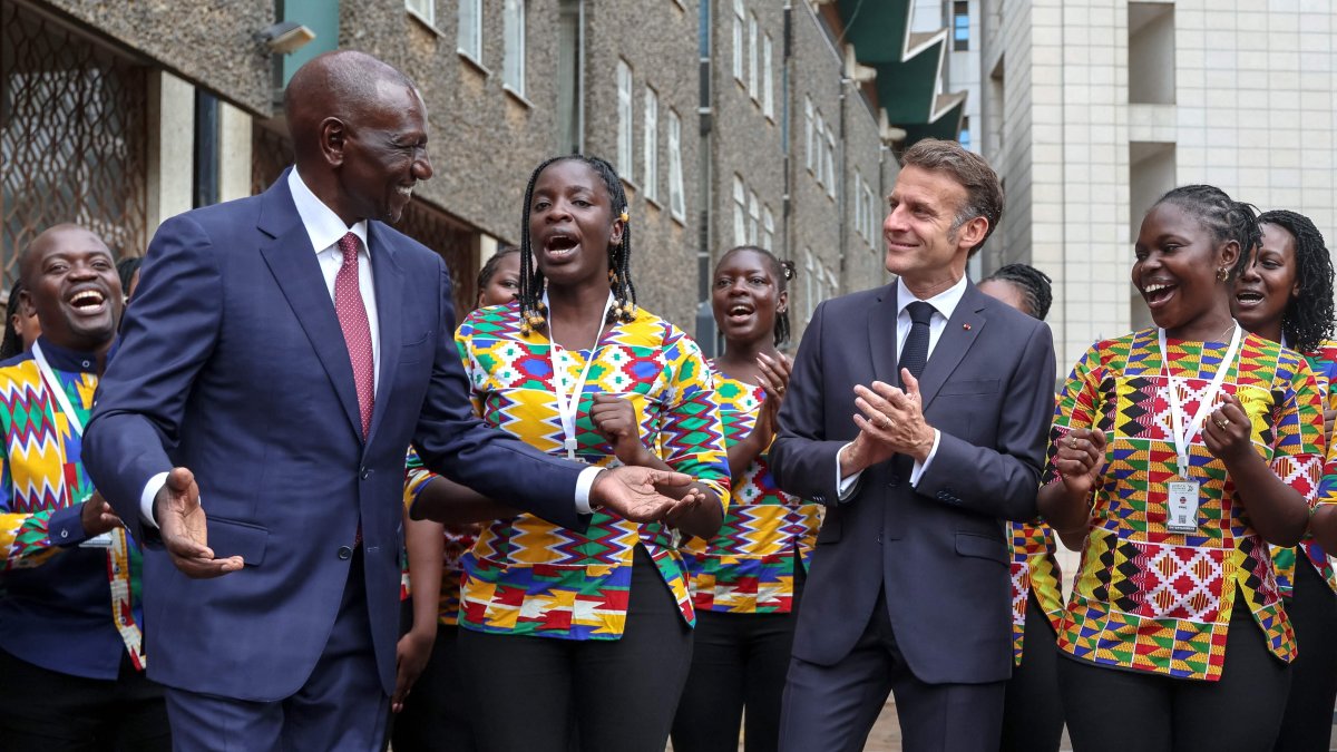 France's President Emmanuel Macron (3rd R) and Kenya's President William Ruto (2nd L) sings and dances with choir members upon their arrival ahead of the Africa Forward summit, Nairobi, Kenya, May 11, 2026. (AFP Photo)