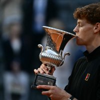 Italy's Jannik Sinner kisses the trophy after winning the men's final of the ATP Rome Open tennis tournament against Norway's Casper Ruud at the Foro Italico, Rome, Italy, May 17, 2026. (AFP Photo)